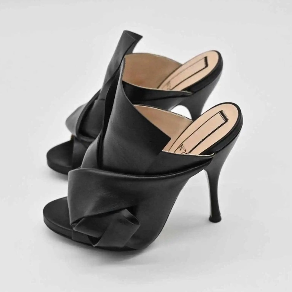 N°21 Black Leather Ronny Pleated Open Toe Mules - IT 40